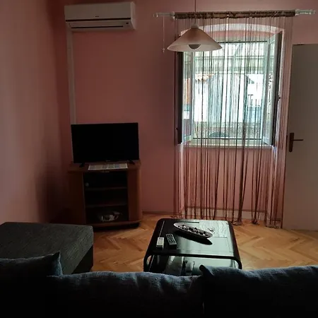 Apartament With A Parking Space - 16060 Vodice